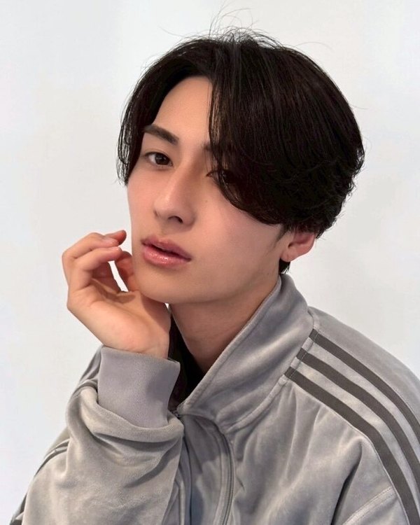 F-CODE 難波の施術例。毛流れセンターパート（担当 RYOYA）