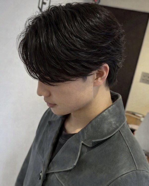 F-CODE 難波の施術例。センターパート フェザーパーマ（担当 RYOYA）