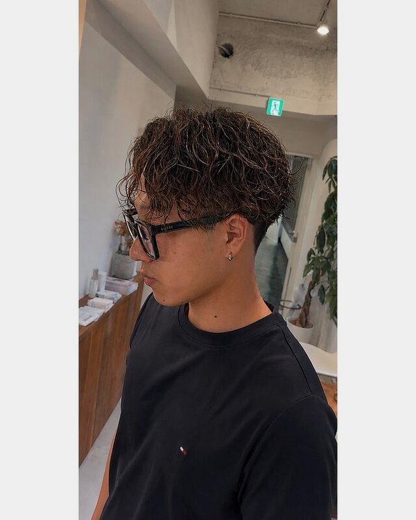 F-CODE 難波の施術例。波巻きスパイラルパーマ（担当 RYOYA）