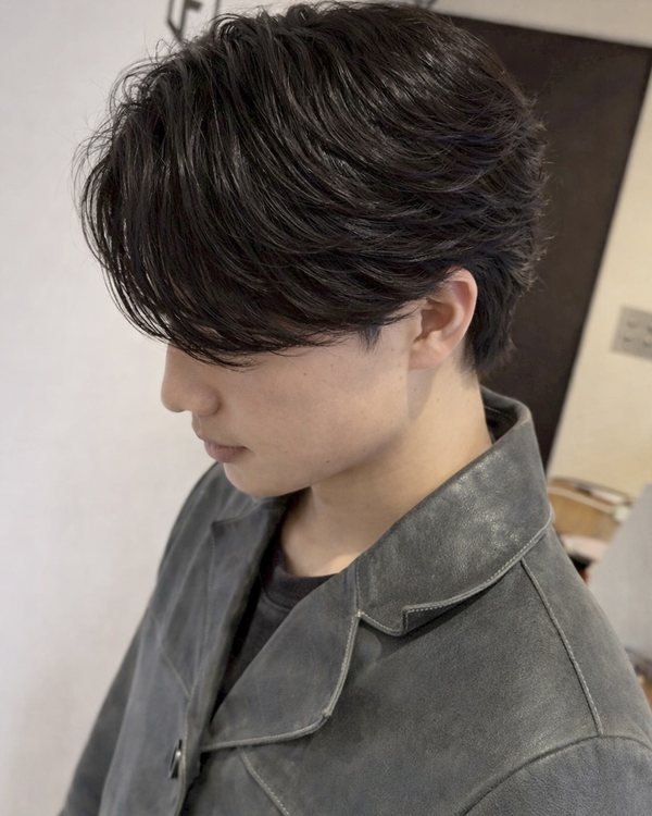 F-CODE 難波の施術例。黒髪マッシュ センターパート（担当 F-CODE）